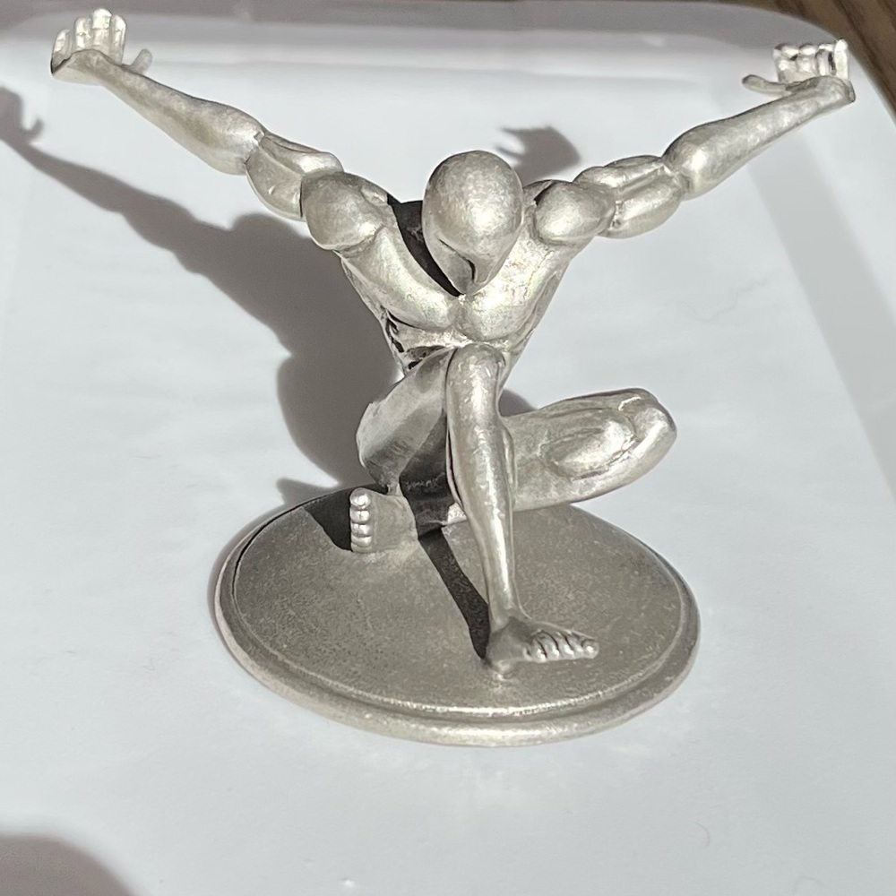 Jac Zagoory “Atlas” Pen Holder.